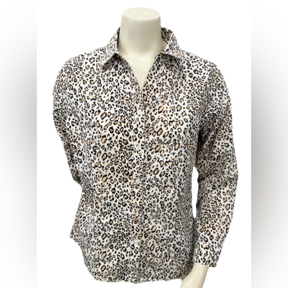 Chico’s Leopard Print Button Up Shirt Size 1 Medium 100% Cotton Long Sleeve